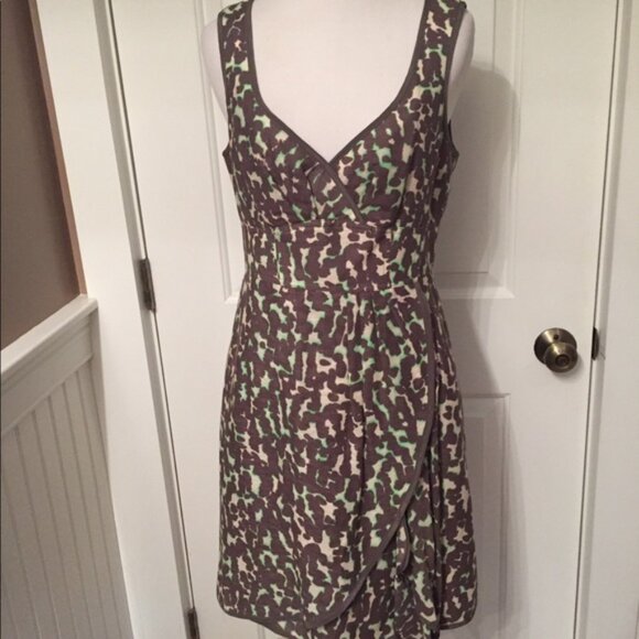NANETTE LEPORE DRESS SLEEVELESS GRAY CREAM ARTISTIC PRINT Size 6 - Picture 1 of 8